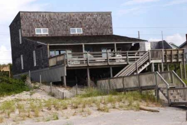 [Image: Large Oceanfront with Gracious Deck and Hot Tub Overlooking Beach, Pet Friendly!]