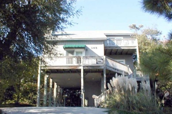 [Image: Emerald Isle Beach Cottage]