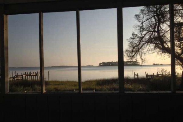 [Image: Harker's Island Cottage on the Water!!]