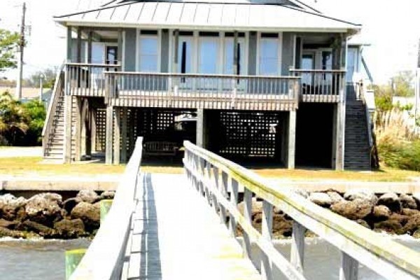 [Image: Charming Waterfront Cottage with Soaring Views of Core Sound, Shackleford Banks]