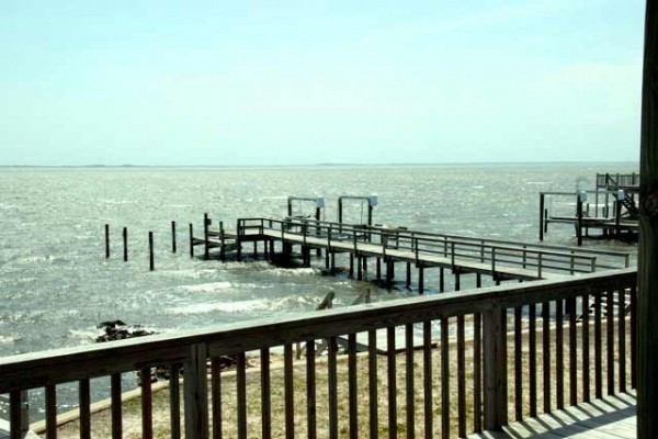 [Image: Charming Waterfront Cottage with Soaring Views of Core Sound, Shackleford Banks]