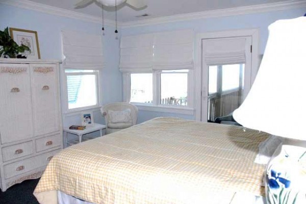 [Image: Charming Waterfront Cottage with Soaring Views of Core Sound, Shackleford Banks]