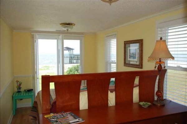 [Image: Waterfront Cottage Beautiful View of Cape Lookout Lighthouse]