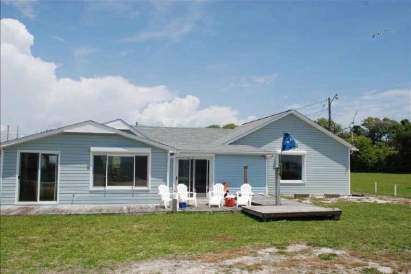 [Image: Waterfront Cottage Beautiful View of Cape Lookout Lighthouse]