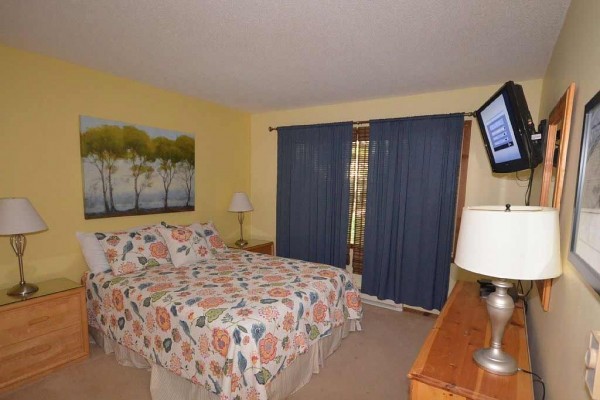 [Image: Homestead Glen Arbor 1 Bedrm 1 BA Condo Sleeping Bear Dunes Wifi]