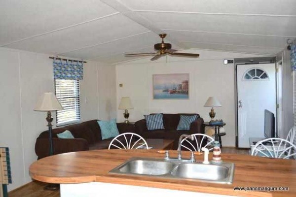 [Image: 2 Bedroom, 2 Bath Mobile Home, Clean, Bright and Nicely Furnished]