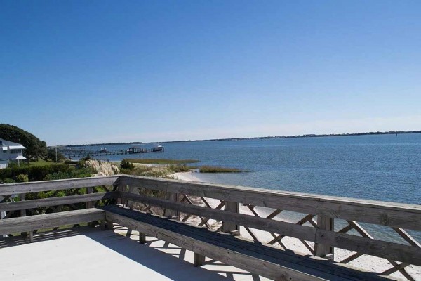 [Image: Sound Front House in Morehead City with a Great Sandy Beach!]