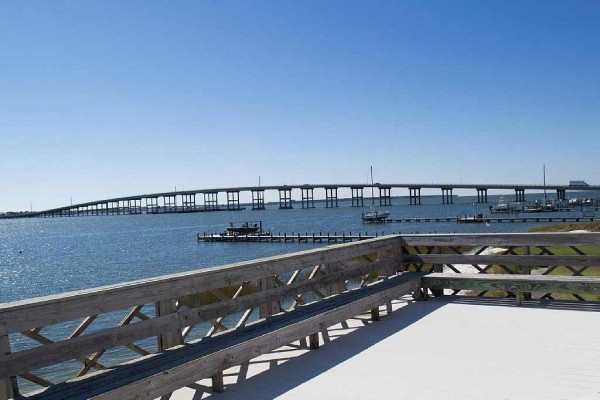 [Image: Sound Front House in Morehead City with a Great Sandy Beach!]