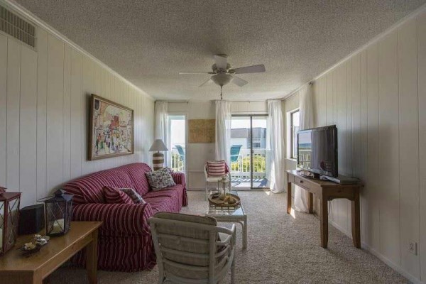 [Image: 2 BR, 2 BA with Wonderful Ocean Views!]