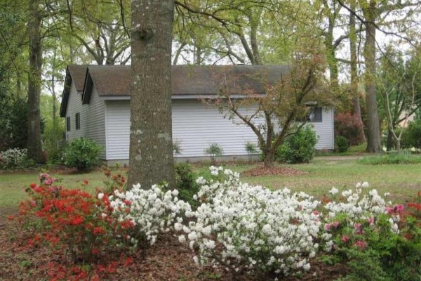 [Image: 'Rosie's Retreat' Vacation Cottage at River Bend Country Club]