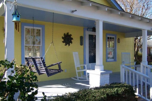 [Image: '~Bamboo Cottage~' *Free Bikes and Boats to Use.*]