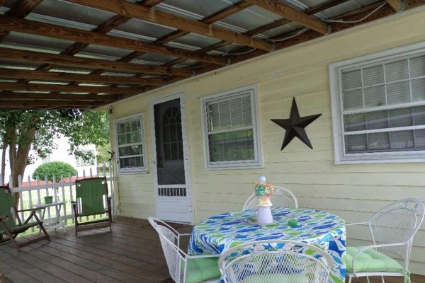 [Image: 'Just in the Moment' Quaint Cottage Near Historic New Bern]