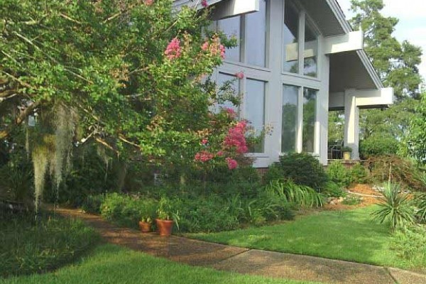 [Image: Secluded Waterfront Luxury Home Near Historic New Bern.]