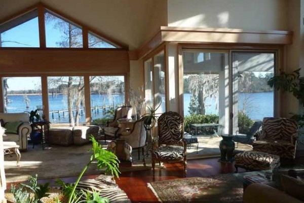 [Image: Secluded Waterfront Luxury Home Near Historic New Bern.]