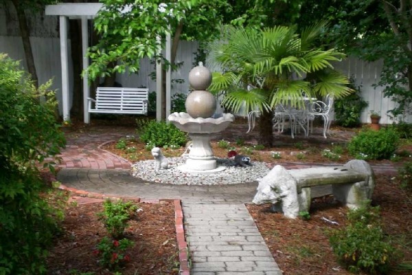 [Image: Charming, Warm &amp; Tranquil Historic Downtown New Bern Home]