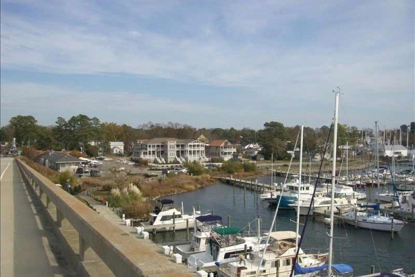 [Image: Waterfront Townhouse Overlooking Oriental Harbor]