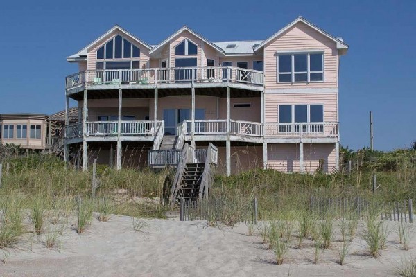 [Image: 5BR Oceanfront House with Elevator, Wifi and Jacuzzi Tub!]