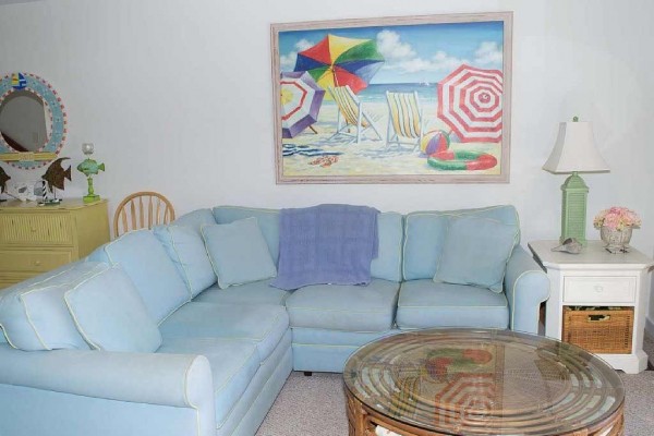 [Image: Great Location! 4BR Oceanfront Condo]