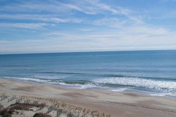 [Image: Enjoy Great Views from This Oceanfront Condo! Wonderful Amenities!]