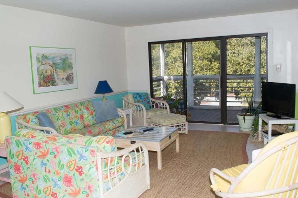 [Image: Spacious &amp; Cheerful Condo with Views of the Marina and Bogue Sound!]