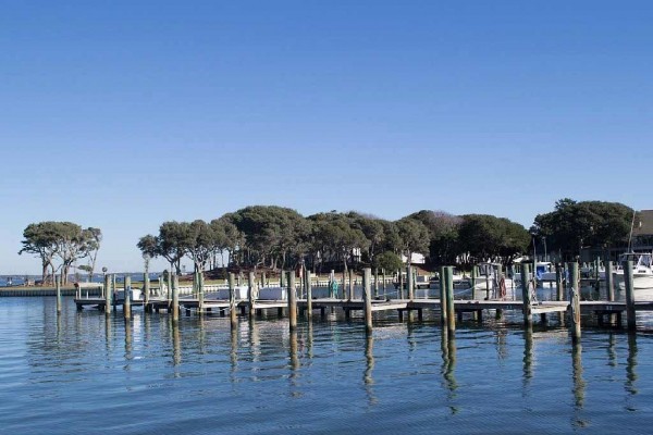 [Image: Spacious &amp; Cheerful Condo with Views of the Marina and Bogue Sound!]