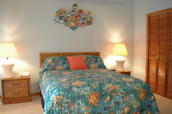 [Image: 3 Bedroom W/ 2.5 Baths Oceanside Condo Complex W/ Private Ocean Boardwalk.]