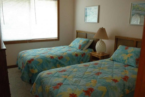 [Image: 3 Bedroom W/ 2.5 Baths Oceanside Condo Complex W/ Private Ocean Boardwalk.]