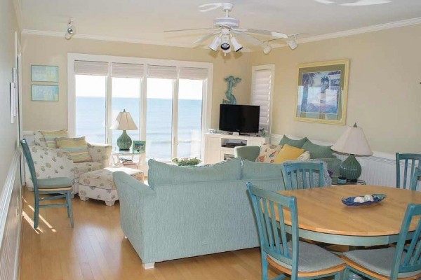 [Image: Recently Renovated 3BR/3BA Oceanfront Condo with Wonderful Amenities!]