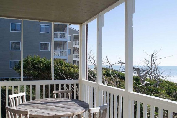 [Image: Recently Renovated Oceanfront Condo in Beacon's Reach!]