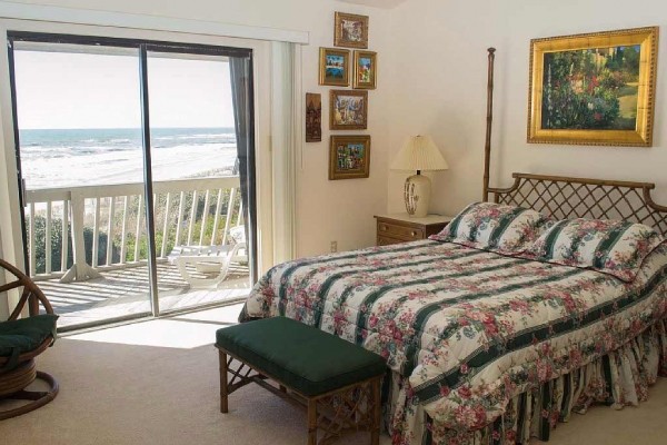 [Image: 4BR Oceanfront Condo with Private Beach Access and Swimming Pools!]