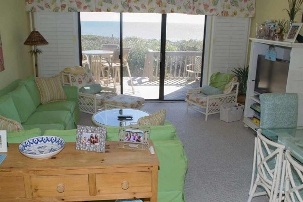 [Image: Wonderful Oceanfront Condo with Views and Great Amenities!]