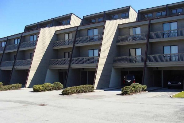 [Image: Wonderful Oceanfront Condo with Views and Great Amenities!]