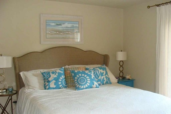 [Image: Tastefully Decorated 4BR Oceanfront Condo!]