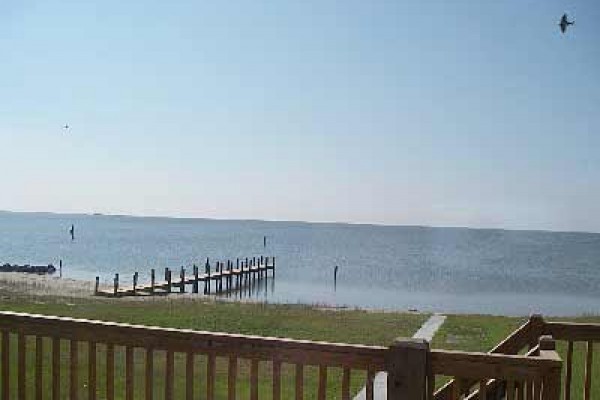 [Image: Beautiful Soundfront Home. Spectacular Views.]