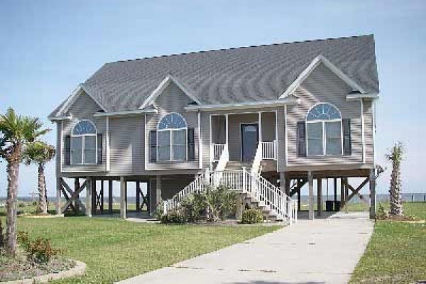 [Image: Beautiful Soundfront Home. Spectacular Views.]