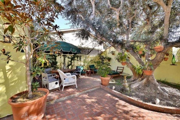 [Image: Historic Home Near Windansea Beach. Perfect for Your Relaxing Getaway.]