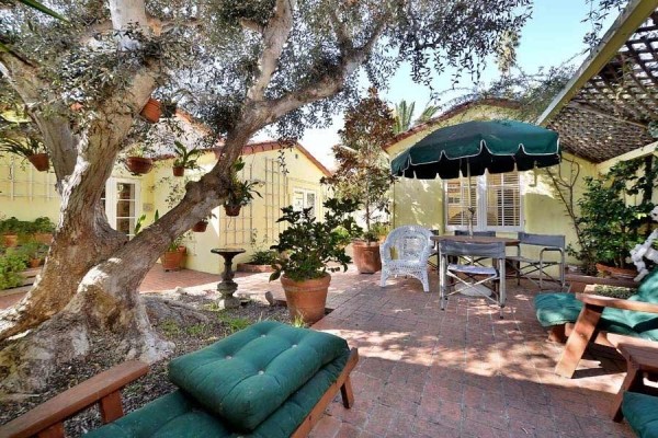 [Image: Historic Home Near Windansea Beach. Perfect for Your Relaxing Getaway.]