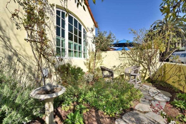 [Image: Historic Home Near Windansea Beach. Perfect for Your Relaxing Getaway.]