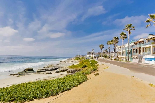 [Image: La Jolla Oceanfront Luxury Features Patio &amp; Terrace with Views Only Steps from the Beach]