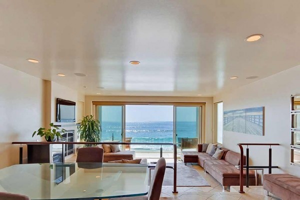 [Image: La Jolla Oceanfront Luxury Features Patio &amp; Terrace with Views Only Steps from the Beach]