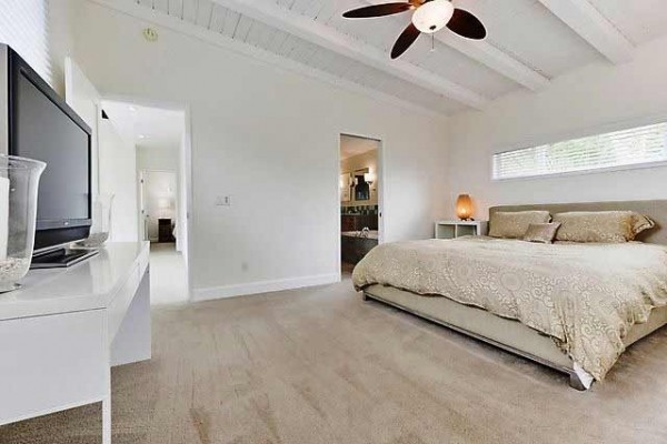 [Image: Only $395/nt Through Sept 2nd**3 Blocks to Beach and the Village of La Jolla]