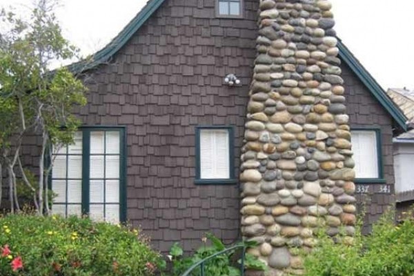 [Image: Best Deal in La Jolla! Adorable Cottage 1/2 Block from Beach.]