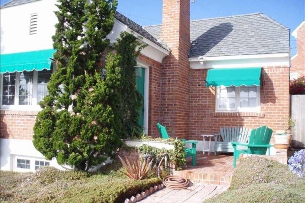 [Image: Charming La Jolla Cottage Overlooking Quarter Mile Beach!]