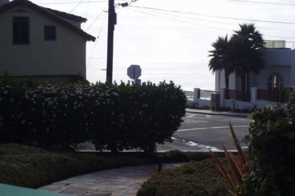 [Image: Charming La Jolla Cottage Overlooking Quarter Mile Beach!]