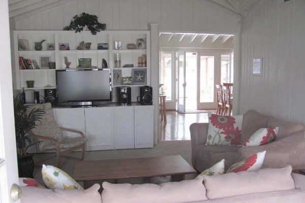 [Image: 1/2 Block to Beautiful Windansea Beach! Charming Beach Cottage.....]