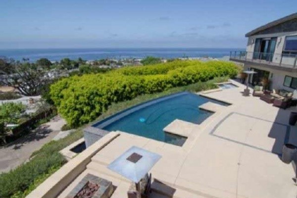 [Image: Exclusive Property with Infinity Pool and Jacuzzi- Endless Views]