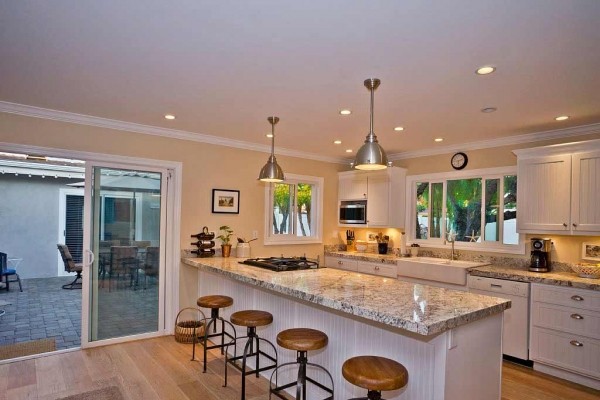 [Image: Spectacular Remodeled Ocean View Home with Expansive Yard in Private Setting.]