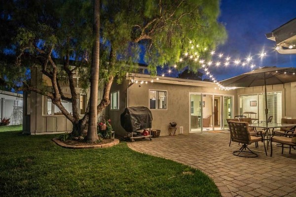 [Image: Spectacular Remodeled Ocean View Home with Expansive Yard in Private Setting.]
