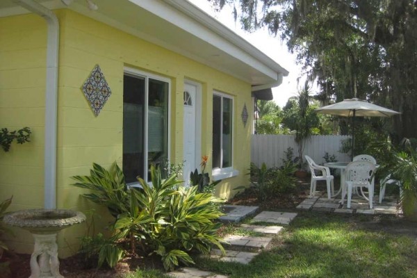 [Image: Adorable, Pet-Friendly Cottage 10 Minutes from Downtown Has it All!]