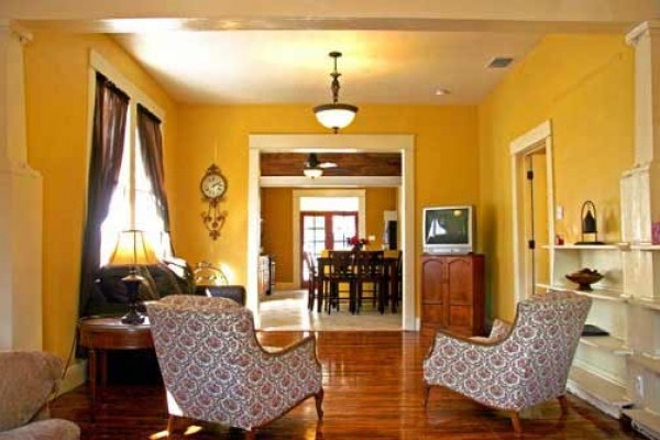[Image: Historic Ybor City - 2 Miles to Downtown Tampa - 3 BR Home]